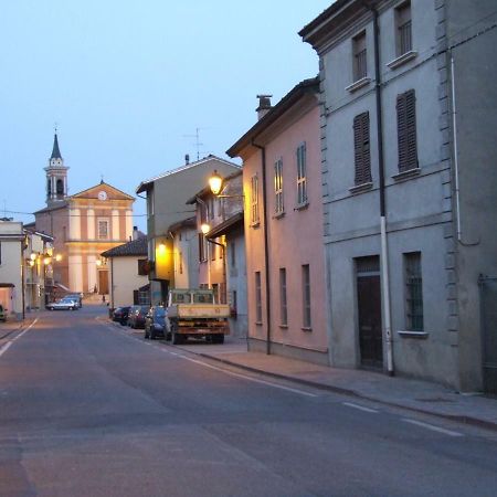 Ostello Le Tre Corone Calendasco Kültér fotó