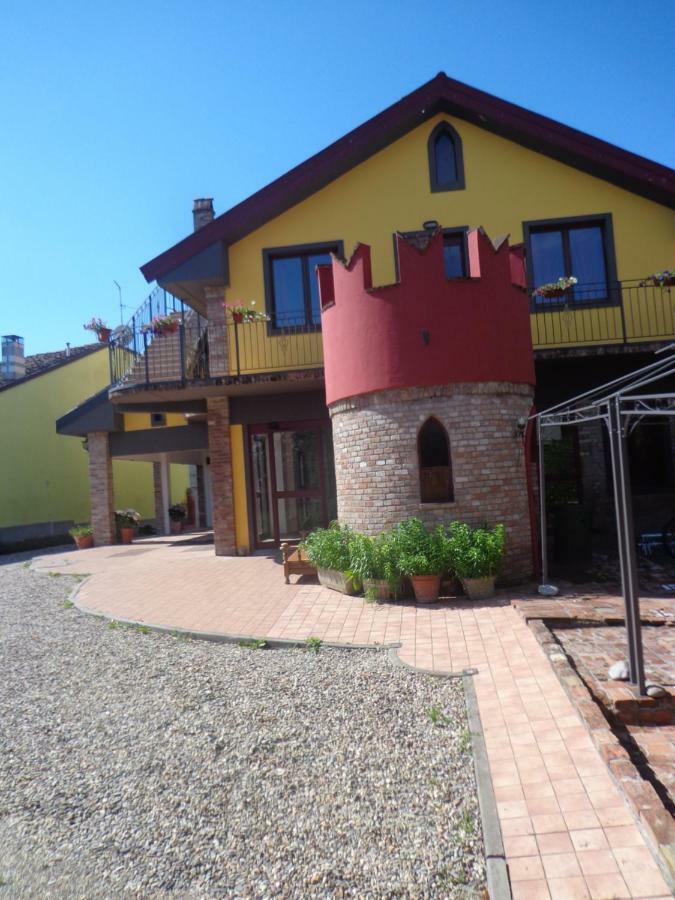 Ostello Le Tre Corone Calendasco Kültér fotó